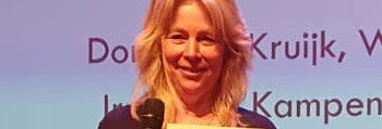 HENNY HOGENBIJL PRIJS FILM 2025 TOEGEKEND AAN MIRNA LIGTHART MET HET PROJECT STADSREPORTERS